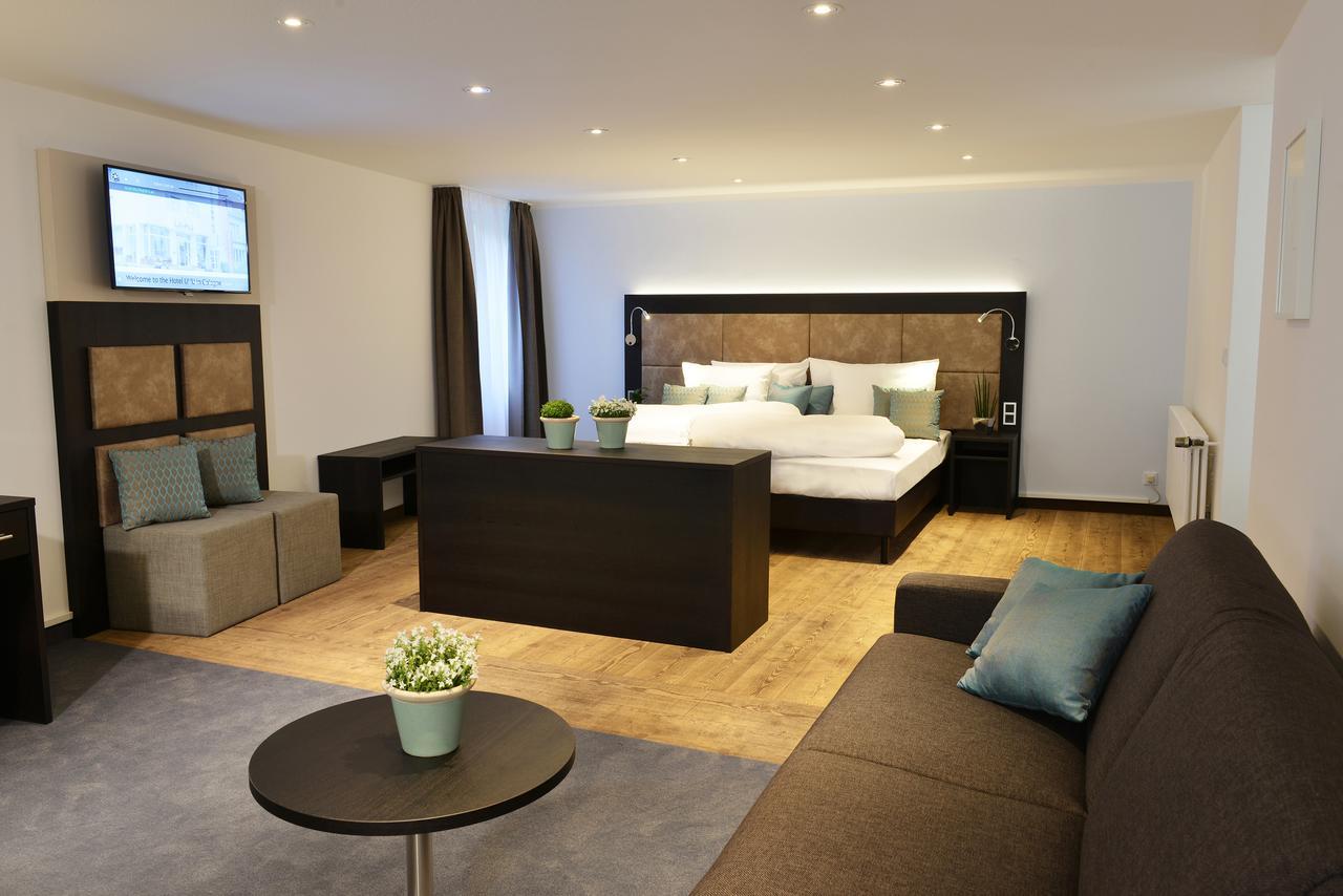 Uhu Gaestehaus Superior โคโลญ ภายนอก รูปภาพ