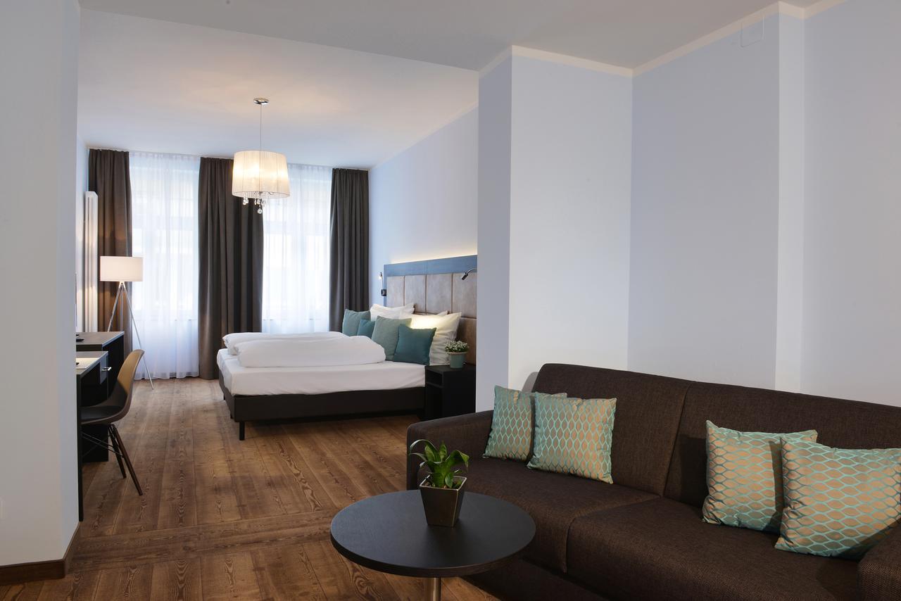 Uhu Gaestehaus Superior โคโลญ ภายนอก รูปภาพ