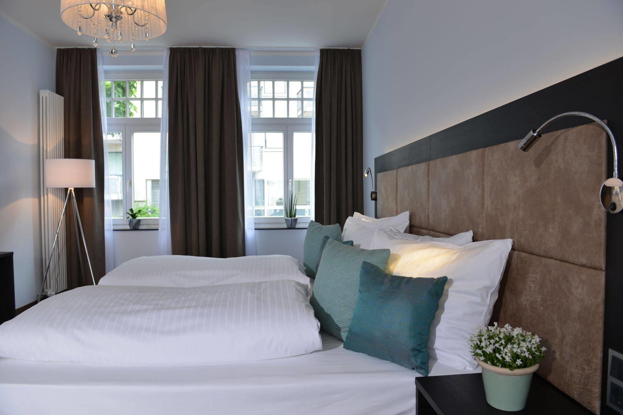 Uhu Gaestehaus Superior โคโลญ ภายนอก รูปภาพ