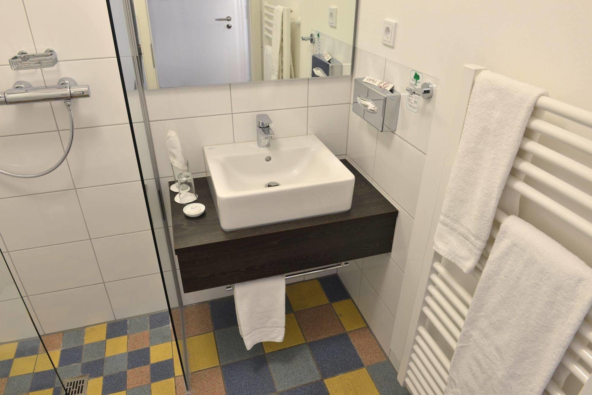 Uhu Gaestehaus Superior โคโลญ ภายนอก รูปภาพ