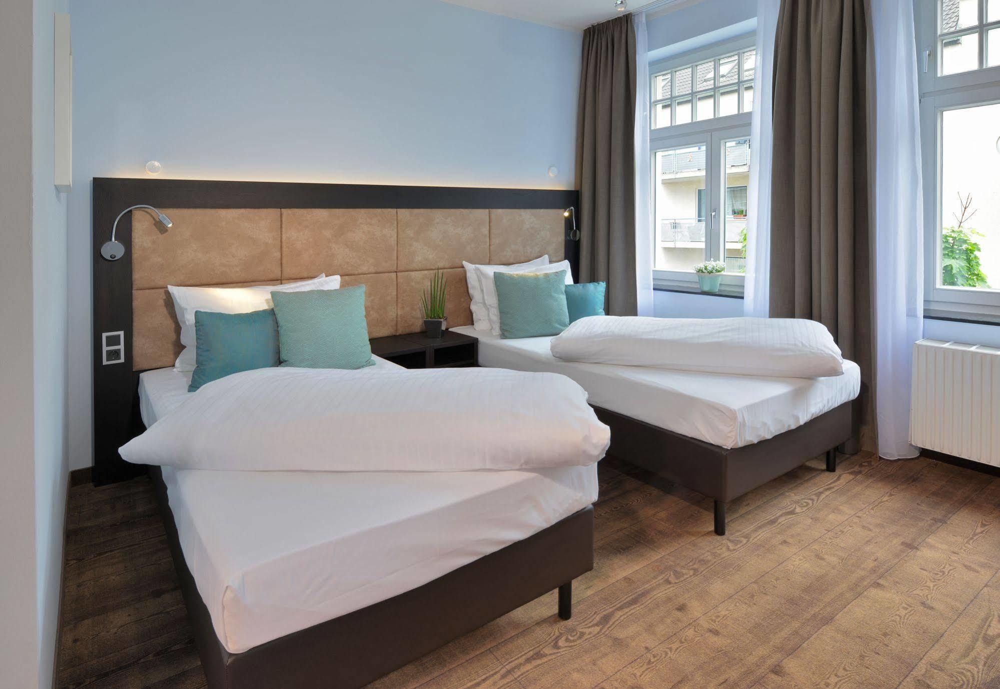 Uhu Gaestehaus Superior โคโลญ ภายนอก รูปภาพ
