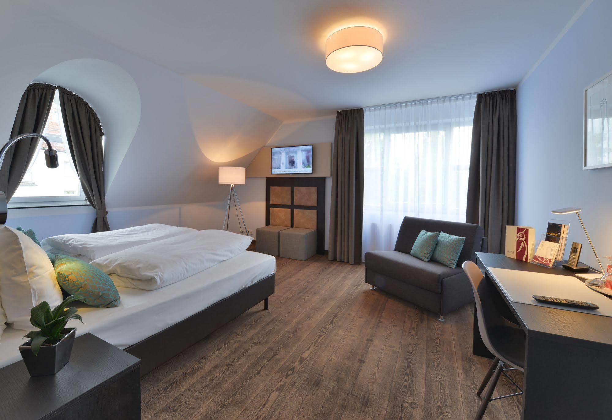Uhu Gaestehaus Superior โคโลญ ภายนอก รูปภาพ