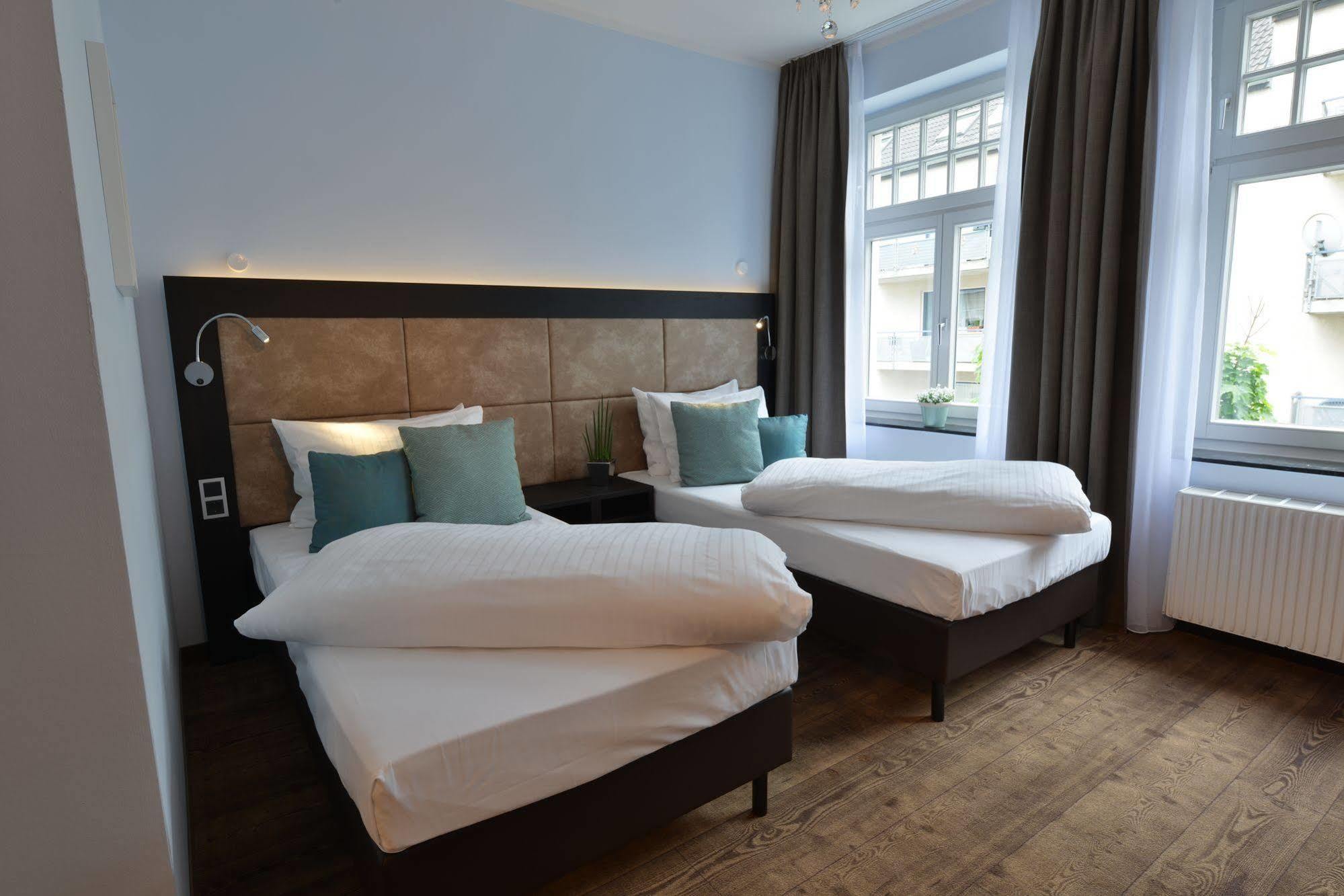 Uhu Gaestehaus Superior โคโลญ ภายนอก รูปภาพ