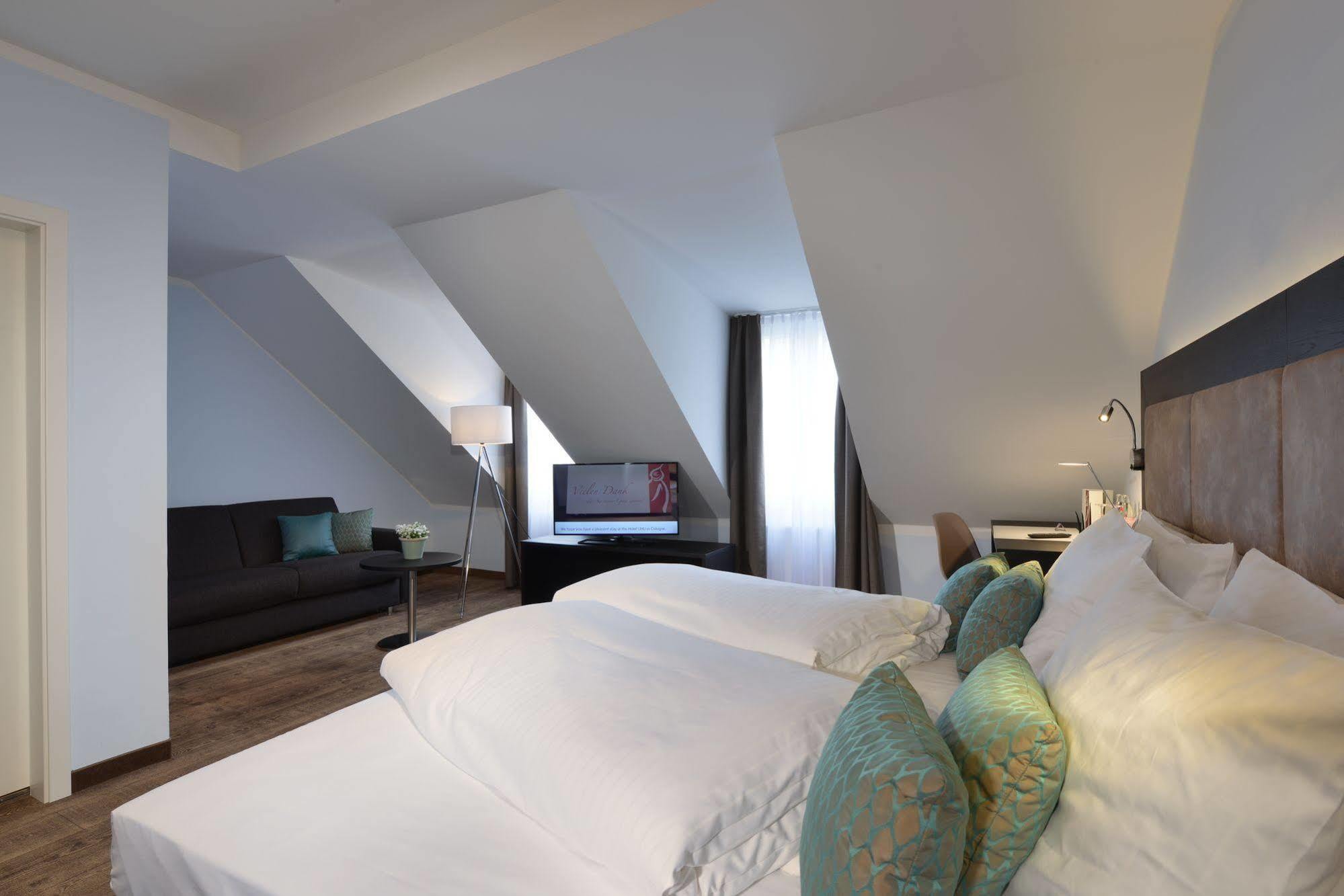 Uhu Gaestehaus Superior โคโลญ ภายนอก รูปภาพ