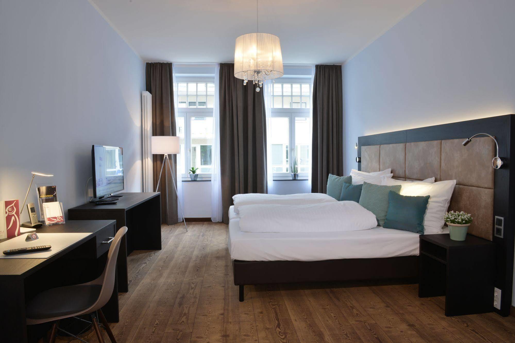 Uhu Gaestehaus Superior โคโลญ ภายนอก รูปภาพ