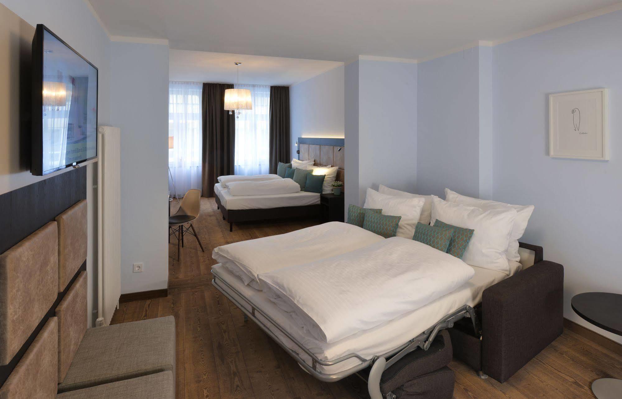 Uhu Gaestehaus Superior โคโลญ ภายนอก รูปภาพ