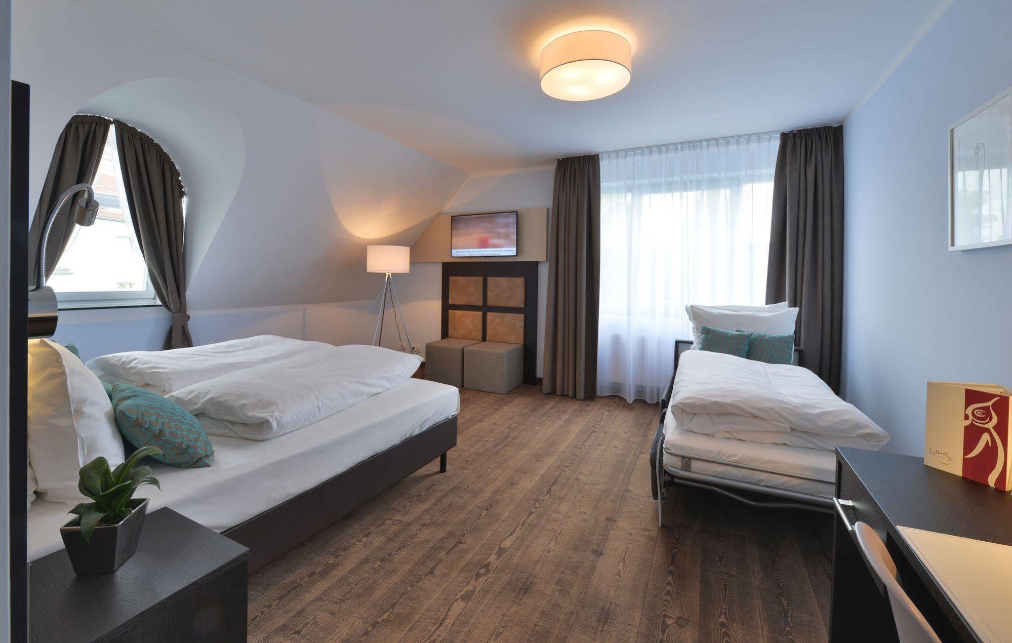 Uhu Gaestehaus Superior โคโลญ ภายนอก รูปภาพ
